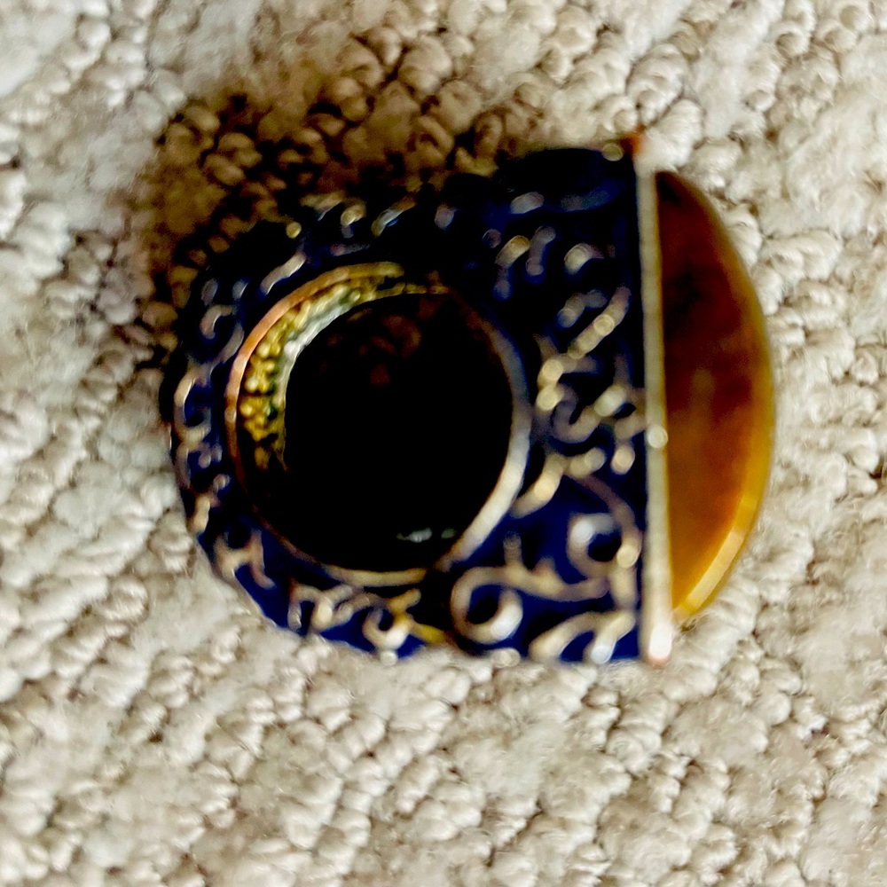 Very Unique Ring - image 3